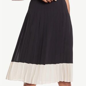 Ann Taylor Black and Cream Pleated Skirt sz 10 NWT